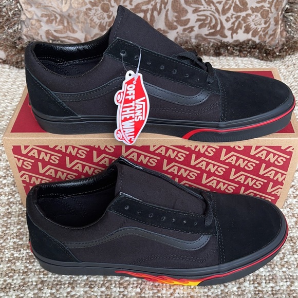 Vans Men’s Old Skool
(Flame Wall) Black/Black
VN0A38G1Q8Q
Sneakers - Picture 4 of 16